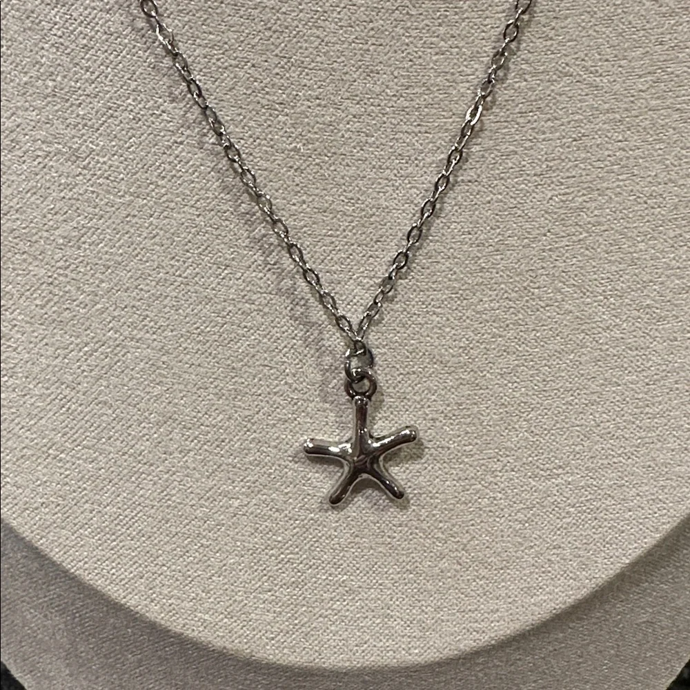 Harriet Ave Jewels Silver Starfish Necklace